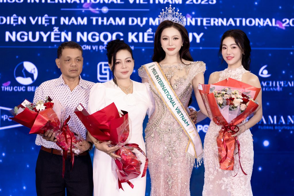Gallery - Kiều Duy chính thức nhận sash từ Thanh Thủy, mang trang phục dân tộc “Cửu Long Ẩn Vân” đến Miss International 2025 | Moli Star - image 3