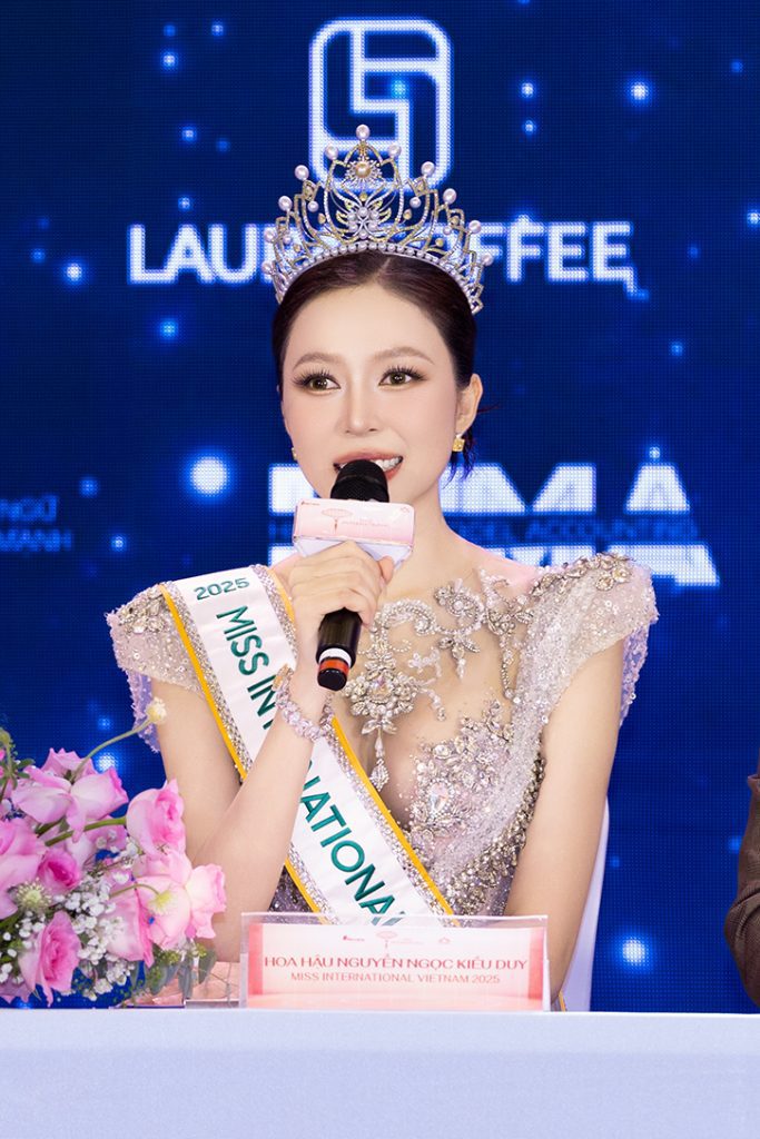 Gallery - Kiều Duy chính thức nhận sash từ Thanh Thủy, mang trang phục dân tộc “Cửu Long Ẩn Vân” đến Miss International 2025 | Moli Star - image 5