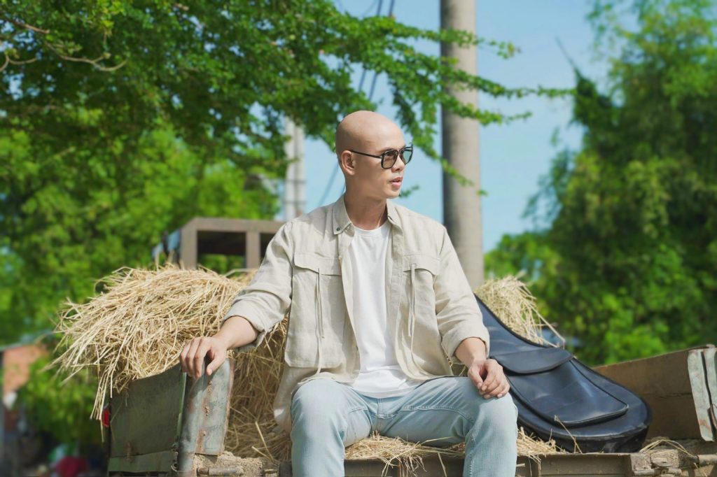 Gallery - Phan Đinh Tùng cùng bà xã tái hiện miền ký ức ngọt ngào trong MV mới “Cho tôi được trở về” | Moli Star - image 1
