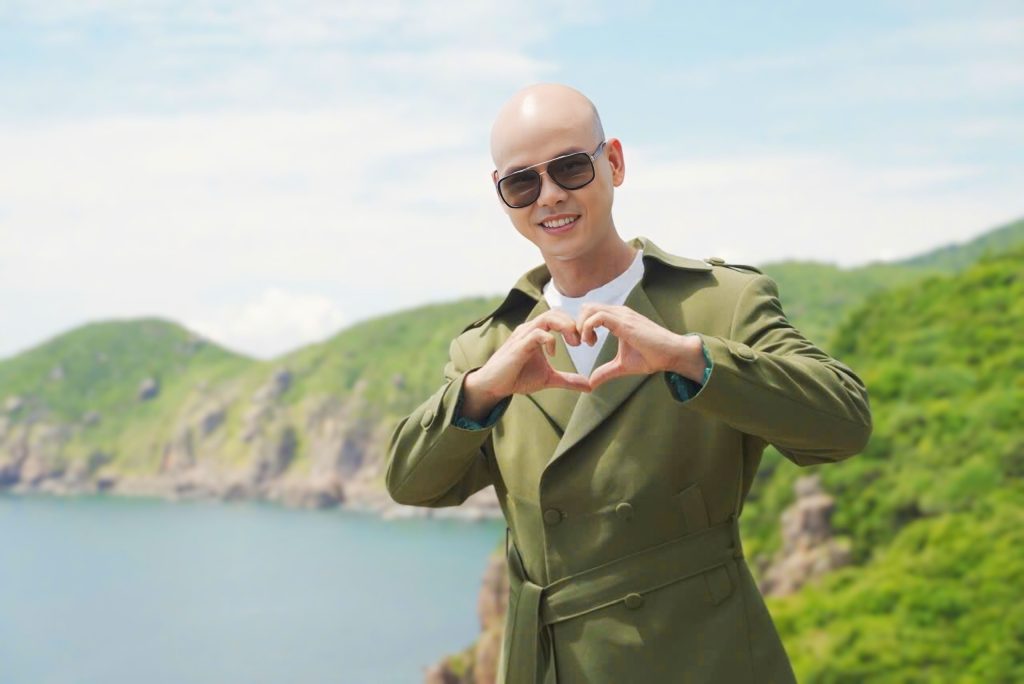 Gallery - Phan Đinh Tùng cùng bà xã tái hiện miền ký ức ngọt ngào trong MV mới “Cho tôi được trở về” | Moli Star - image 2