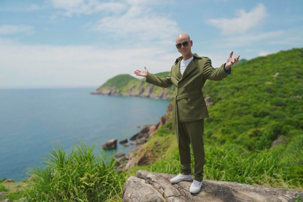 Gallery - Phan Đinh Tùng cùng bà xã tái hiện miền ký ức ngọt ngào trong MV mới “Cho tôi được trở về” | Moli Star - image 3
