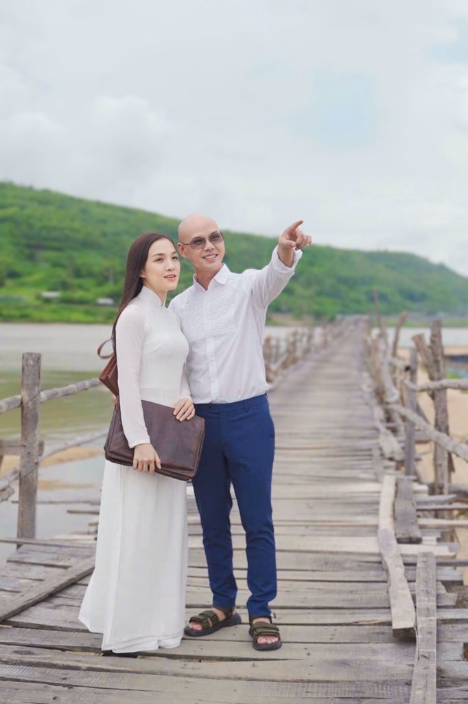 Gallery - Phan Đinh Tùng cùng bà xã tái hiện miền ký ức ngọt ngào trong MV mới “Cho tôi được trở về” | Moli Star - image 4