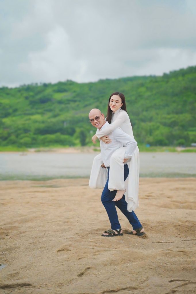 Gallery - Phan Đinh Tùng cùng bà xã tái hiện miền ký ức ngọt ngào trong MV mới “Cho tôi được trở về” | Moli Star - image 6