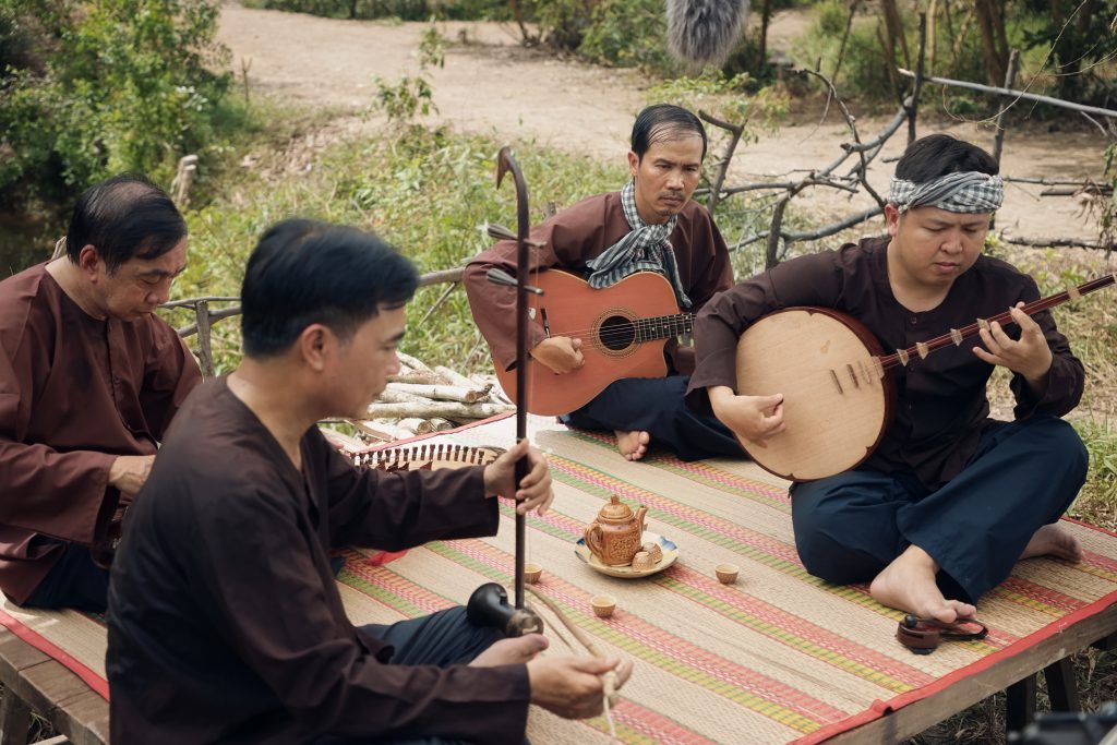 Gallery - Thu Trang “chơi lớn” làm sống lại khu phố sầm uất – Tân Châu, huy động diễn viên quần chúng hùng hậu trong “Ai thương ai mến” | Moli Star - image 6