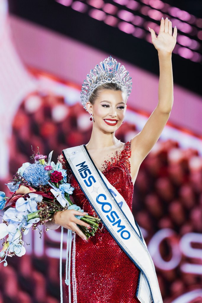 Gallery - Đại diện USA – Yolina Lindquist chính thức đăng quang Miss Cosmo 2025 | Moli Star - image 8