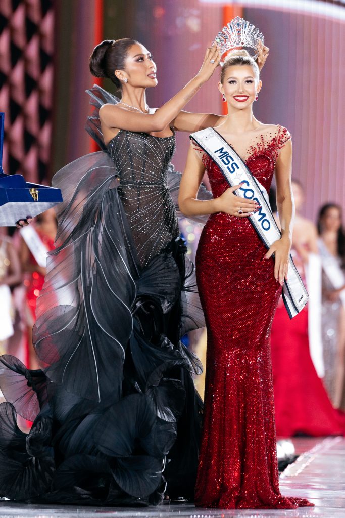 Gallery - Đại diện USA – Yolina Lindquist chính thức đăng quang Miss Cosmo 2025 | Moli Star - image 9