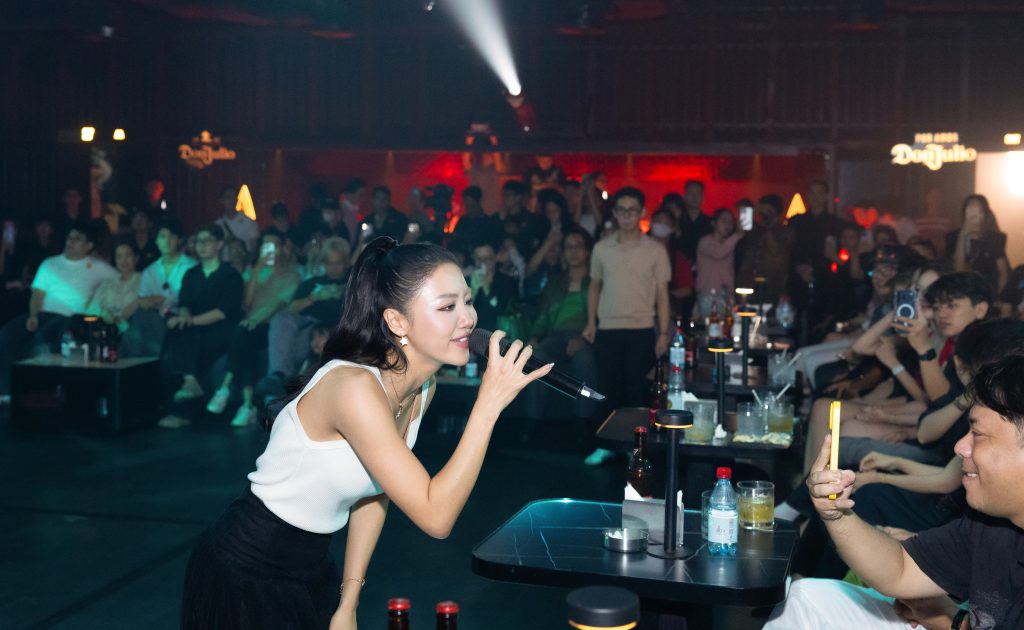 Gallery - Văn Mai Hương mang hơi thở hiện đại vào album “Giai nhân”, Tóc Tiên phải thốt lên: “Đỉnh cao cảm xúc” | Moli Star - image 3