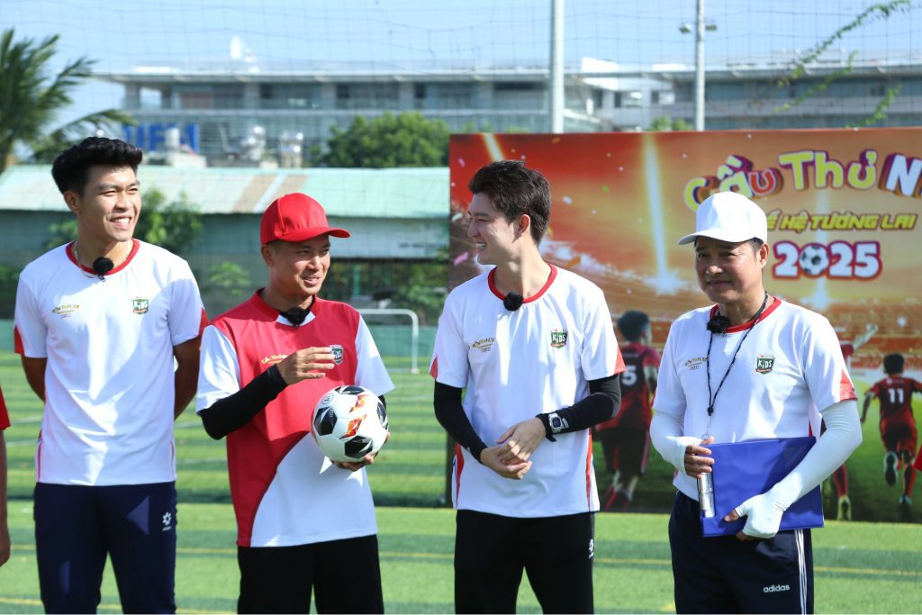Gallery - HLV Kim Sang Sik dành tâm huyết cho Cầu thủ nhí 2025, kỳ vọng sẽ có những Quang Hải – Duy Mạnh trong tương lai | Moli Star - image 4