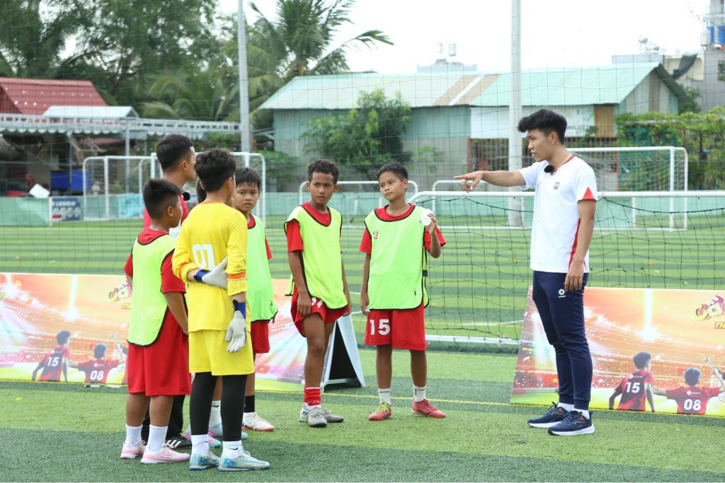 Gallery - HLV Kim Sang Sik dành tâm huyết cho Cầu thủ nhí 2025, kỳ vọng sẽ có những Quang Hải – Duy Mạnh trong tương lai | Moli Star - image 5