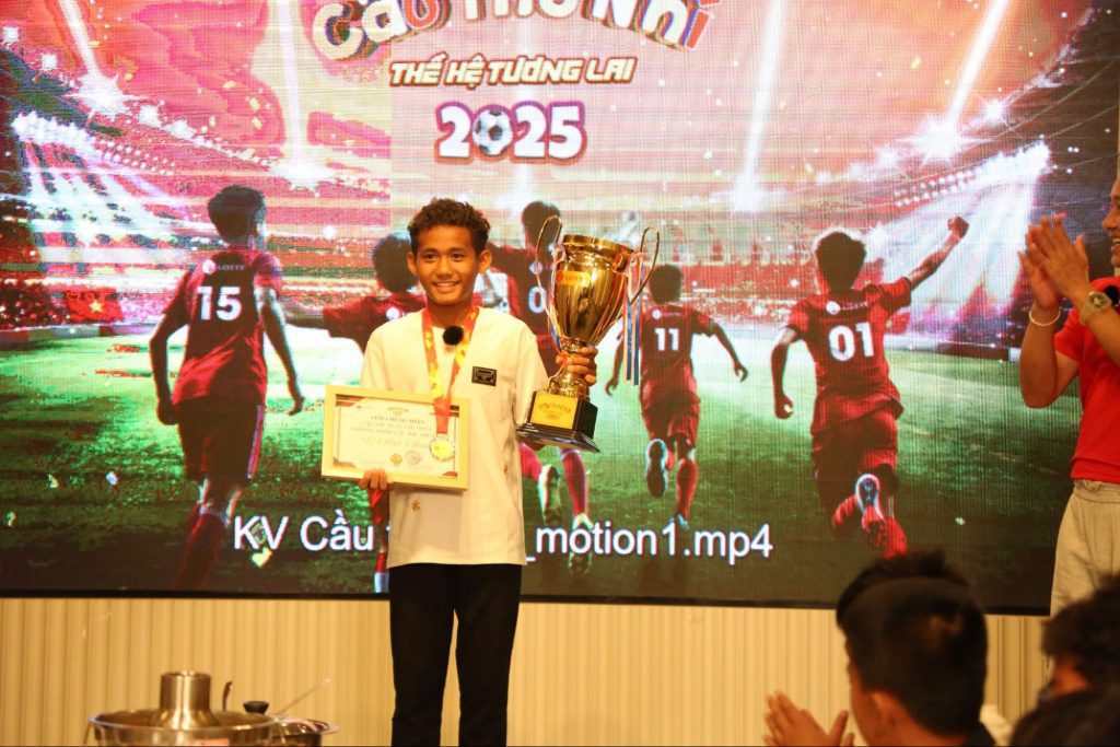 Gallery - HLV Kim Sang Sik dành tâm huyết cho Cầu thủ nhí 2025, kỳ vọng sẽ có những Quang Hải – Duy Mạnh trong tương lai | Moli Star - image 6