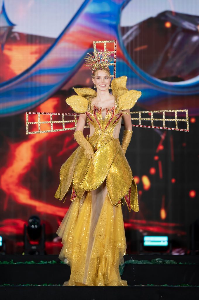 Gallery - Dàn mỹ nhân Miss Cosmo 2025 mang sắc màu Carnival lên sân khấu Lễ hội trà quốc tế 2025 | Moli Star - image 6