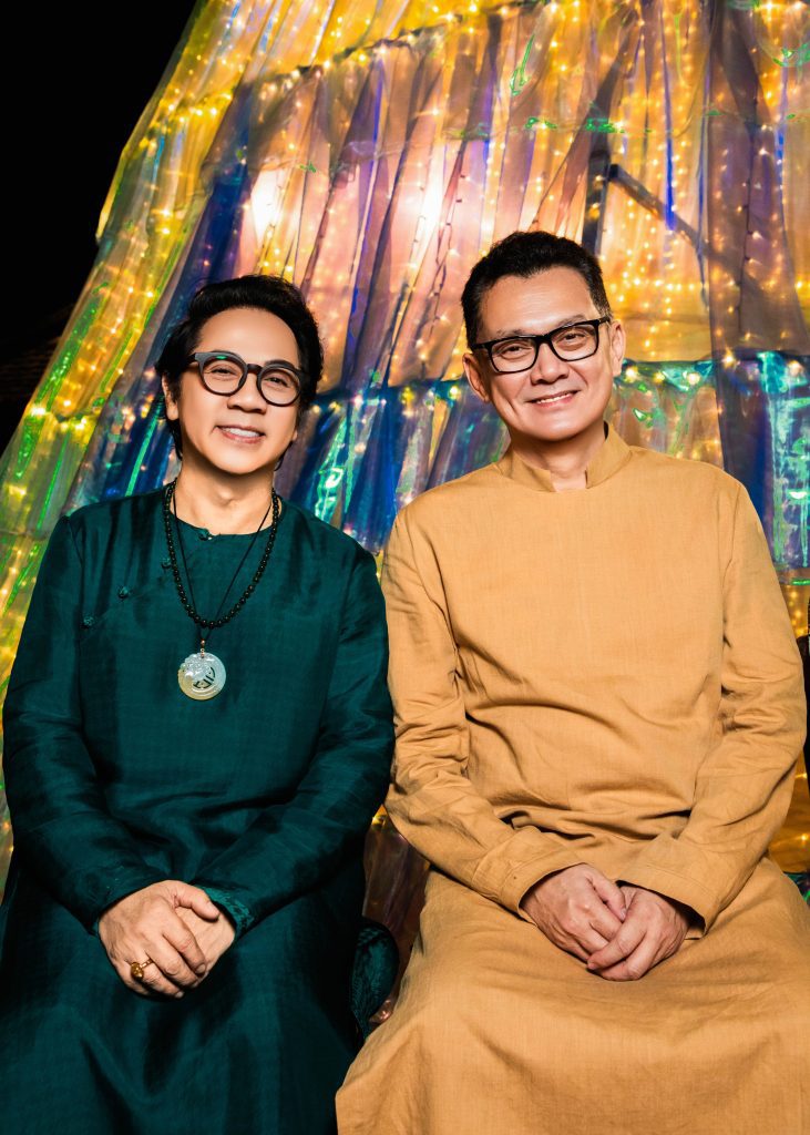Gallery - NSND Trịnh Kim Chi, MC Quỳnh Hoa diễn áo dài tại show thời trang kỷ niệm 3 thập kỷ làm nghề của NTK Võ Việt Chung | Moli Star - image 7