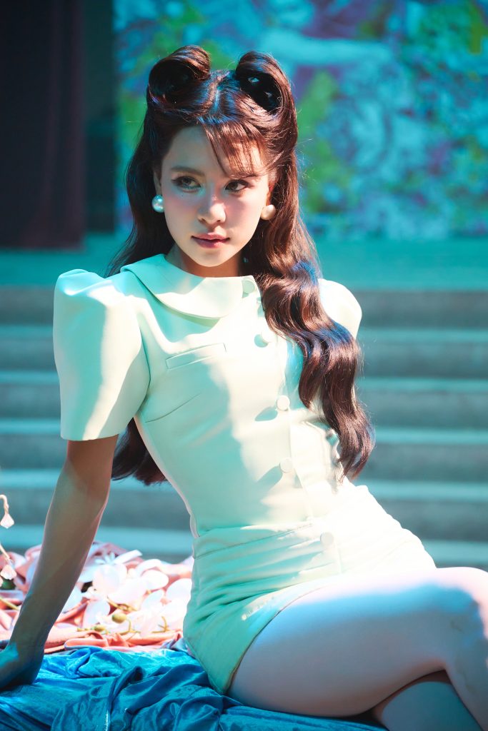 Gallery - Hà Nhi rời vùng an toàn ballad, ra nhạc “tưng tửng” mang màu sắc retro với MV “Mình nên là tri kỷ” | Moli Star - image 6