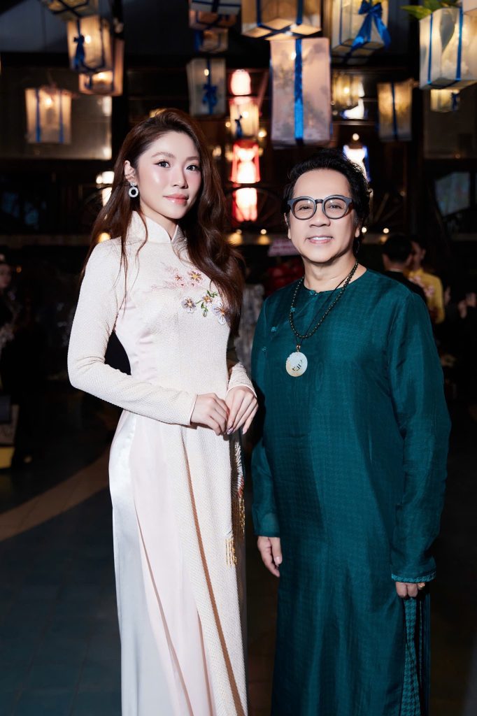 Gallery - NSND Trịnh Kim Chi, MC Quỳnh Hoa diễn áo dài tại show thời trang kỷ niệm 3 thập kỷ làm nghề của NTK Võ Việt Chung | Moli Star - image 8
