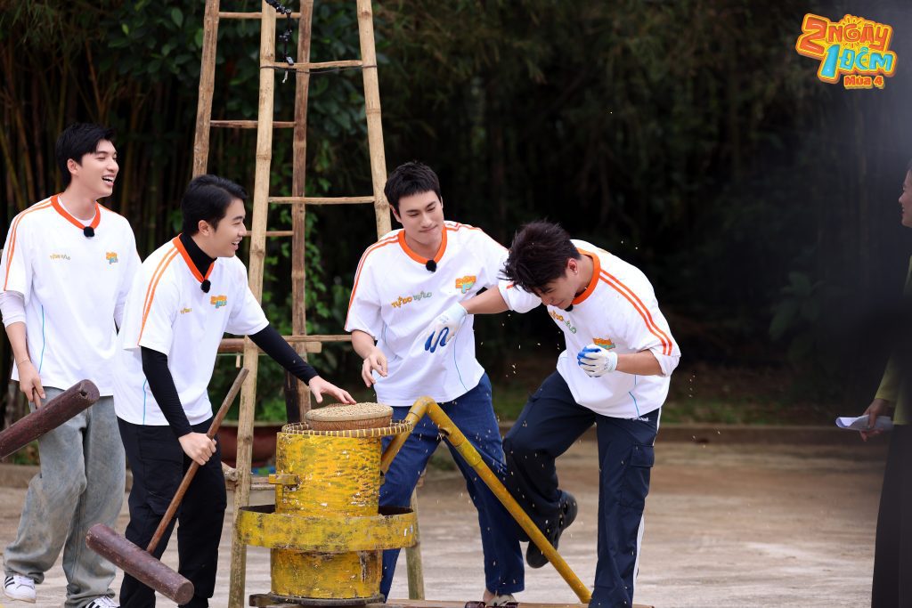 Gallery - Dàn cast “2 ngày 1 đêm” bồi hồi xúc động với những câu chuyện lịch sử tại “Vùng đất lửa” Quảng Trị | Moli Star - image 4