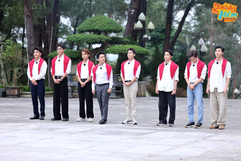 Gallery - Dàn cast “2 ngày 1 đêm” bồi hồi xúc động với những câu chuyện lịch sử tại “Vùng đất lửa” Quảng Trị | Moli Star - image 6